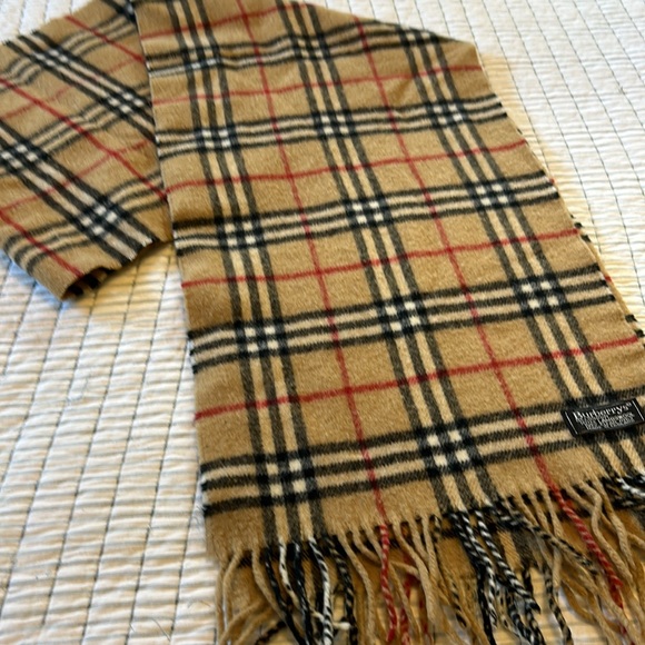 Vintage Burberry’s scarf. - Picture 3 of 5